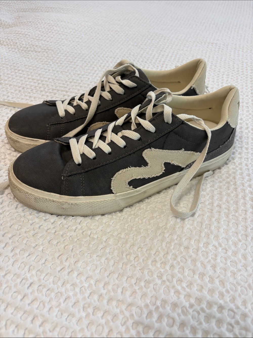 Blowfish Canvas Low-Top Sneakers in grey and Cream